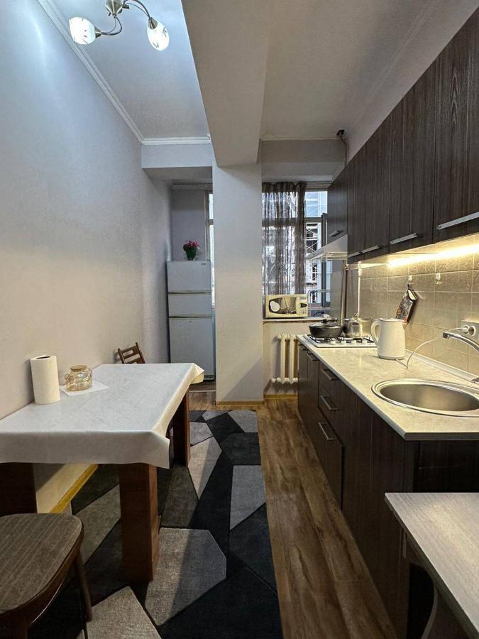 1-Room Apart. 21 On Usenbaeva 52 Near Eurasia Shopping Center Bischkek Exterior foto