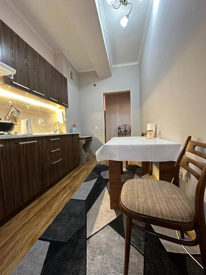1-Room Apart. 21 On Usenbaeva 52 Near Eurasia Shopping Center Bischkek Exterior foto